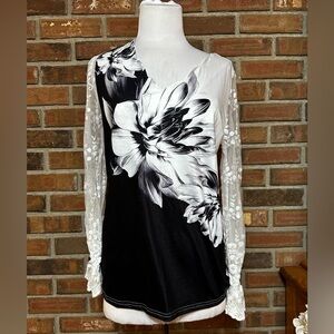 NWT Noracora Medium Black & White Floral Lace Sleeve Top